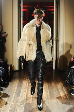 クリスチャン ダダ 2014-15年秋冬コレクション - 金色の袴とユニオンジャック｜写真1