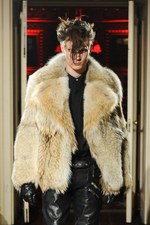 クリスチャン ダダ 2014-15年秋冬コレクション - 金色の袴とユニオンジャック｜写真2