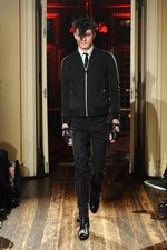 クリスチャン ダダ 2014-15年秋冬コレクション - 金色の袴とユニオンジャック｜写真21