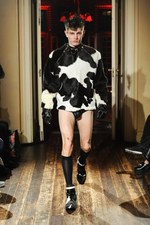 クリスチャン ダダ 2014-15年秋冬コレクション - 金色の袴とユニオンジャック｜写真30