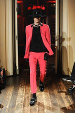 クリスチャン ダダ 2014-15年秋冬コレクション - 金色の袴とユニオンジャック｜写真33