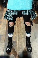 クリスチャン ダダ 2014-15年秋冬コレクション - 金色の袴とユニオンジャック｜写真37