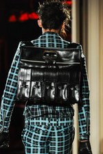 クリスチャン ダダ 2014-15年秋冬コレクション - 金色の袴とユニオンジャック｜写真44