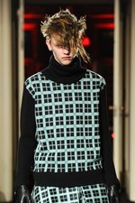 クリスチャン ダダ 2014-15年秋冬コレクション - 金色の袴とユニオンジャック｜写真46