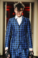 クリスチャン ダダ 2014-15年秋冬コレクション - 金色の袴とユニオンジャック｜写真48