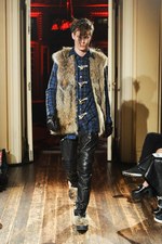 クリスチャン ダダ 2014-15年秋冬コレクション - 金色の袴とユニオンジャック｜写真49