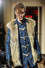 クリスチャン ダダ 2014-15年秋冬コレクション - 金色の袴とユニオンジャック｜写真50