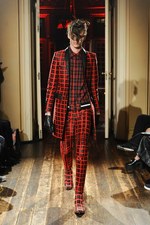 クリスチャン ダダ 2014-15年秋冬コレクション - 金色の袴とユニオンジャック｜写真51