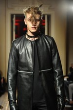 クリスチャン ダダ 2014-15年秋冬コレクション - 金色の袴とユニオンジャック｜写真63