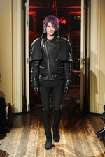 クリスチャン ダダ 2014-15年秋冬コレクション - 金色の袴とユニオンジャック｜写真64