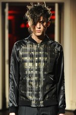 クリスチャン ダダ 2014-15年秋冬コレクション - 金色の袴とユニオンジャック｜写真67