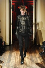 クリスチャン ダダ 2014-15年秋冬コレクション - 金色の袴とユニオンジャック｜写真68