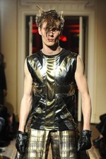 クリスチャン ダダ 2014-15年秋冬コレクション - 金色の袴とユニオンジャック｜写真73