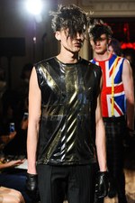 クリスチャン ダダ 2014-15年秋冬コレクション - 金色の袴とユニオンジャック｜写真75