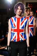 クリスチャン ダダ 2014-15年秋冬コレクション - 金色の袴とユニオンジャック｜写真77