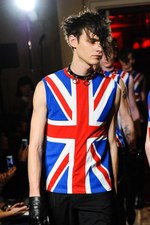 クリスチャン ダダ 2014-15年秋冬コレクション - 金色の袴とユニオンジャック｜写真80