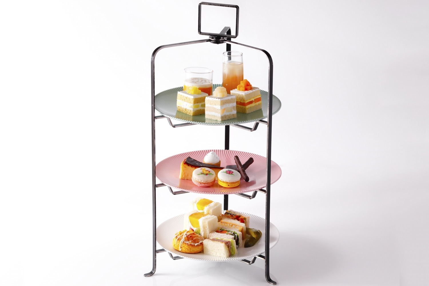 ホテルニューオータニ(東京)×フェイラーのアフタヌーンティー、「ハイジ」柄マカロン＆ハンカチ付き