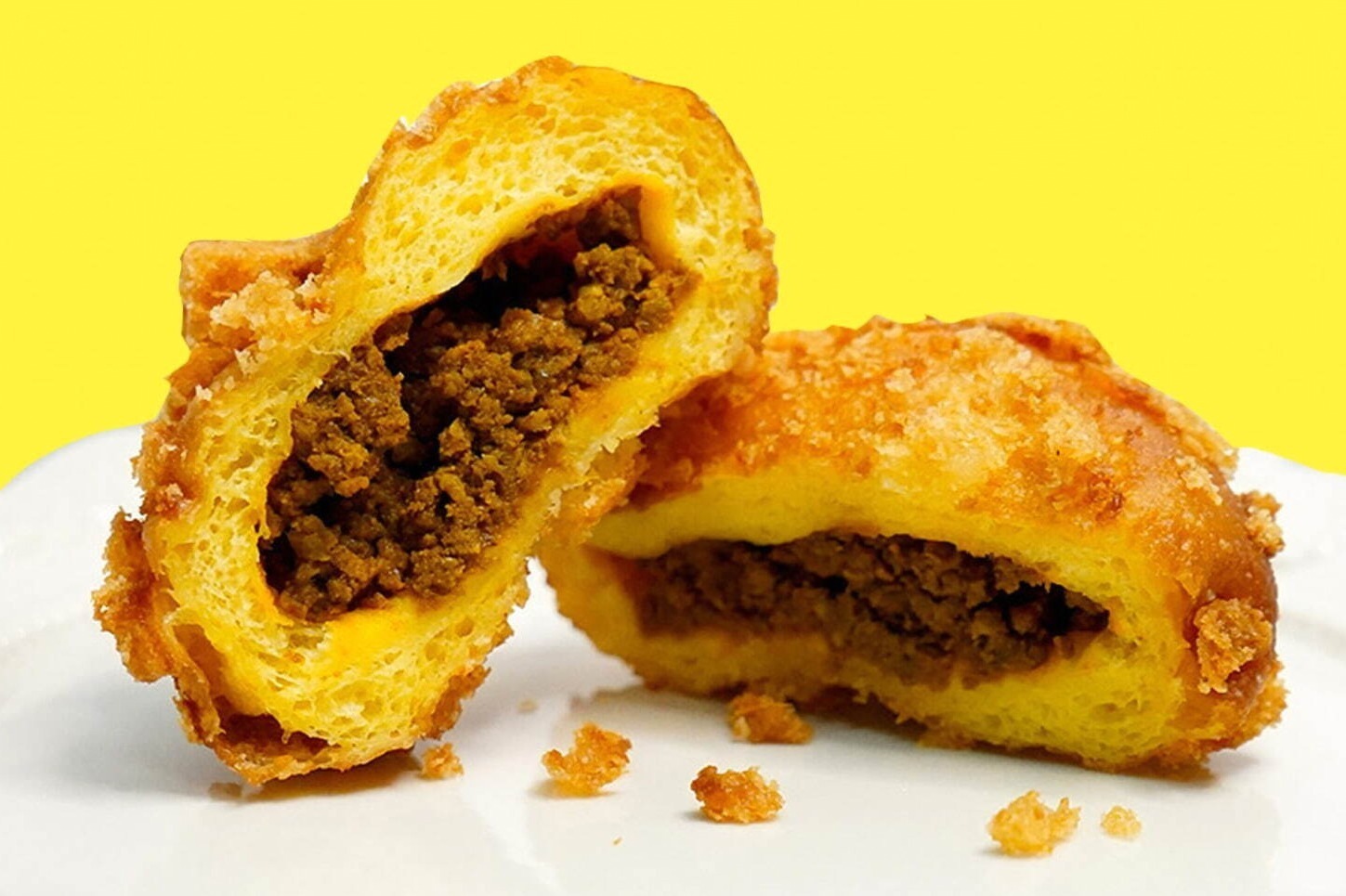 フランスパン｜生ドーナツ専門店「ドンナドーナツ 梅田」“ピリ辛キーマカレー×ザクザク生地”の新作生ドーナツ