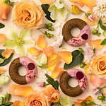 食べられる花スイーツ「カルピデューム」誕生、バラやコスモスなど花言葉を込めた“ドーナツ×マフィン”｜写真1