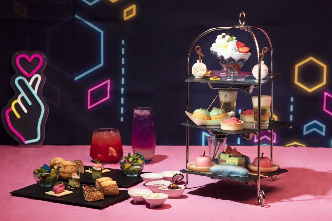 りんご飴｜新宿プリンスホテル「ネオ・夏祭りアフタヌーンティー」“たこ焼き＆焼きそば”スイーツなど