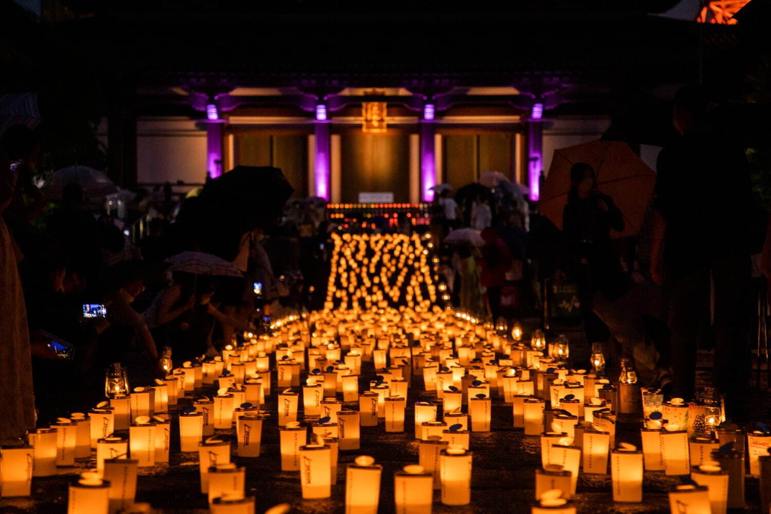 「100万人のキャンドルナイト」増上寺で、煌めく1,690個のキャンドル＆東京タワーが4年ぶりに消灯｜写真1
