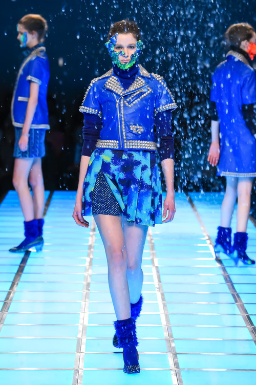 アンリアレイジ 2014-15年秋冬コレクション「32℃に保つ服」をサーモグラフィのパレットで | 写真