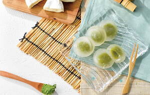 抹茶スイーツ専門店「京都ヴェネト」夏限定スイーツ“もちもち食感”のわらび餅、抹茶餡×2種のチーズ｜写真2