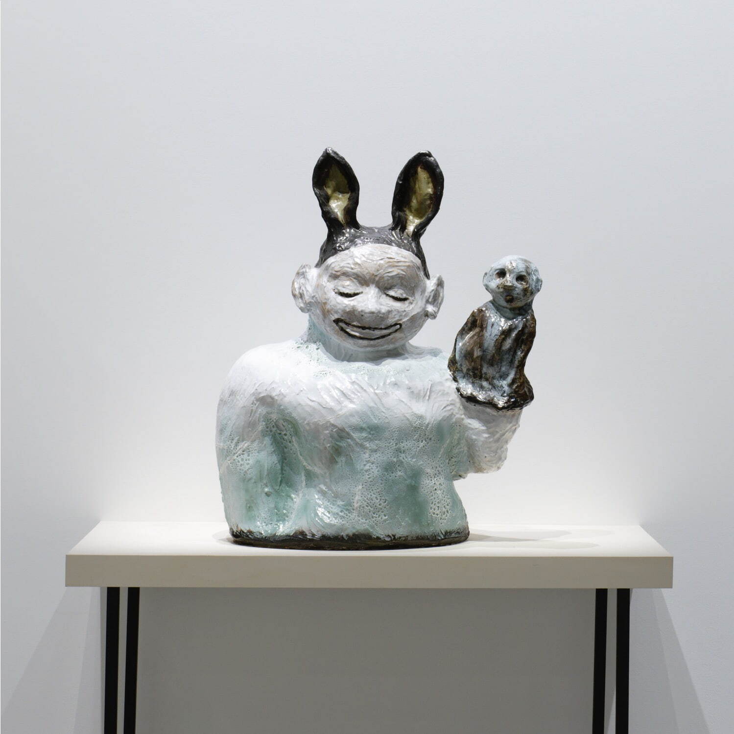 フランソワーズ・ペトロヴィッチ 《腹話術》 2015年
陶土、釉薬　103×85×60cm
Photo: A. Mole Courtesy of Semiose, Paris