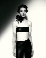 N21×ウォルフォード“左右非対称”カットのワンピース＆レースを飾ったボディスーツなど｜写真14