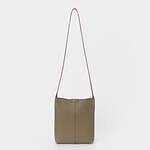 エンダースキーマの23年夏秋新作、“スクラッチ加工”レザー財布＆“収穫かご”モチーフのハンドバッグ｜写真13