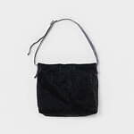 エンダースキーマの23年夏秋新作、“スクラッチ加工”レザー財布＆“収穫かご”モチーフのハンドバッグ｜写真21