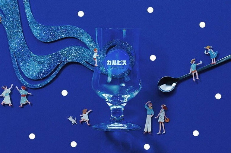 アフタヌーンティー・リビング「カルピス」とのコラボ雑貨、ノスタルジックなグラスや文房具