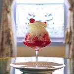 京都・長楽館の夏限定かき氷、“味が変化する”チェリーピスタチオ＆ライチフランボワーズ｜写真3