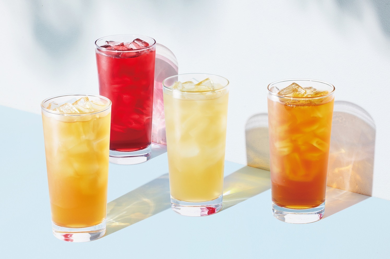 「スターバックス ティー ＆ カフェ」夏限定ドリンク、ピーチ×パインの爽やかアイスティー