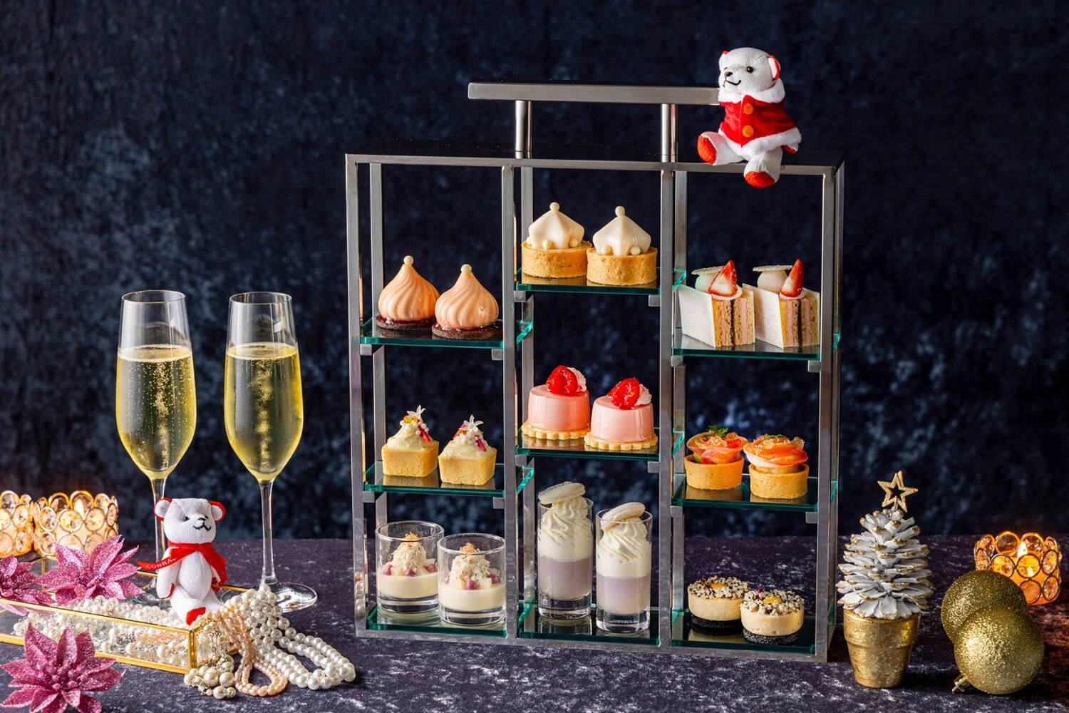 コンラッド東京“まるで宝石箱”なアフタヌーンティー、クリスマスオーナメント風の紅茶ムースなど｜写真9