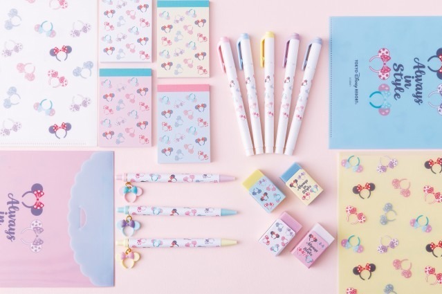 ミニーマウス｜東京ディズニーランド＆東京ディズニーシー、“カチューシャ”柄のくすみ系タオル＆アロハシャツ