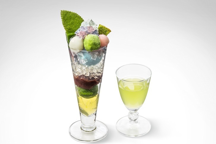 茶寮都路里の“紫陽花パフェ”「手鞠花」青や紫のグラデゼリー＆リーフ型抹茶クッキー入りで