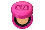 ヴァレンティノ ビューティ、人気クッションファンデが“鮮やかピンク＆ブラック”の限定パッケージに｜写真2