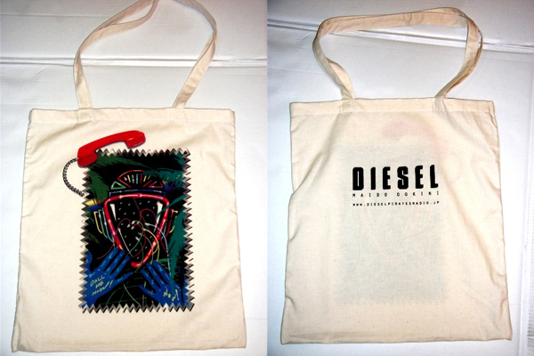 蒸し暑い真夜中のコールセンター @ DIESEL AMERICAN VILLAGE｜写真4