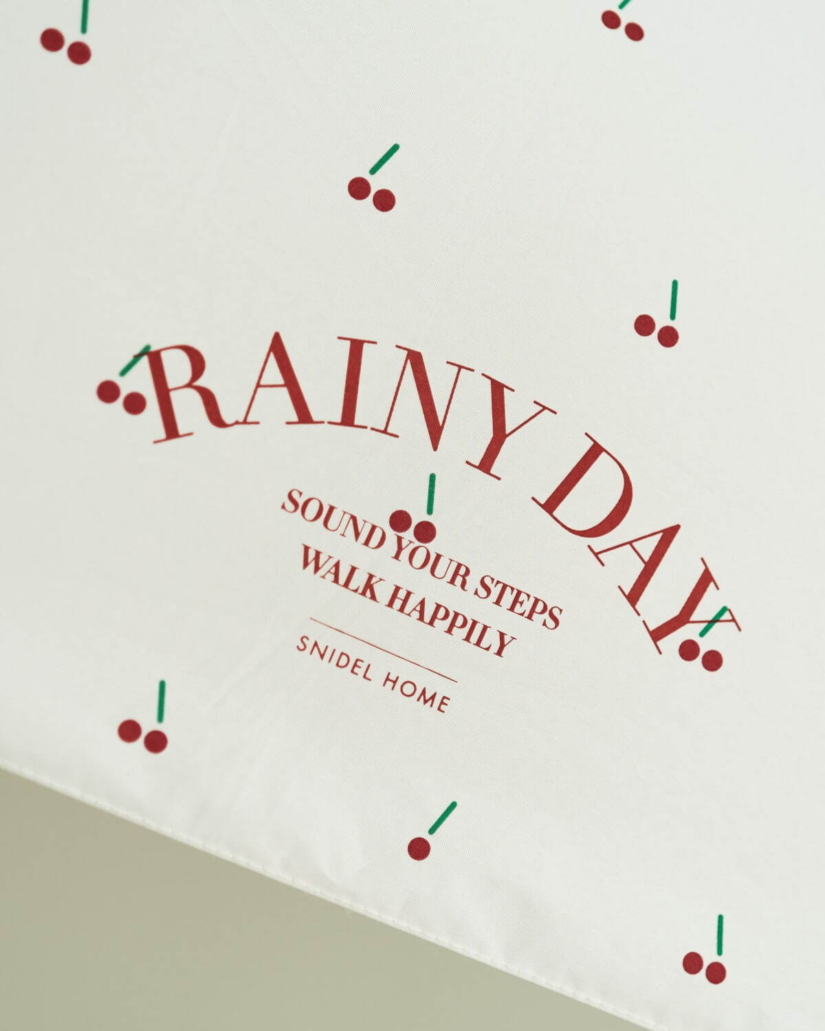 スナイデルやジェラート ピケの折り畳み傘、水彩小花柄やストロベリー柄の晴雨兼用傘｜写真11