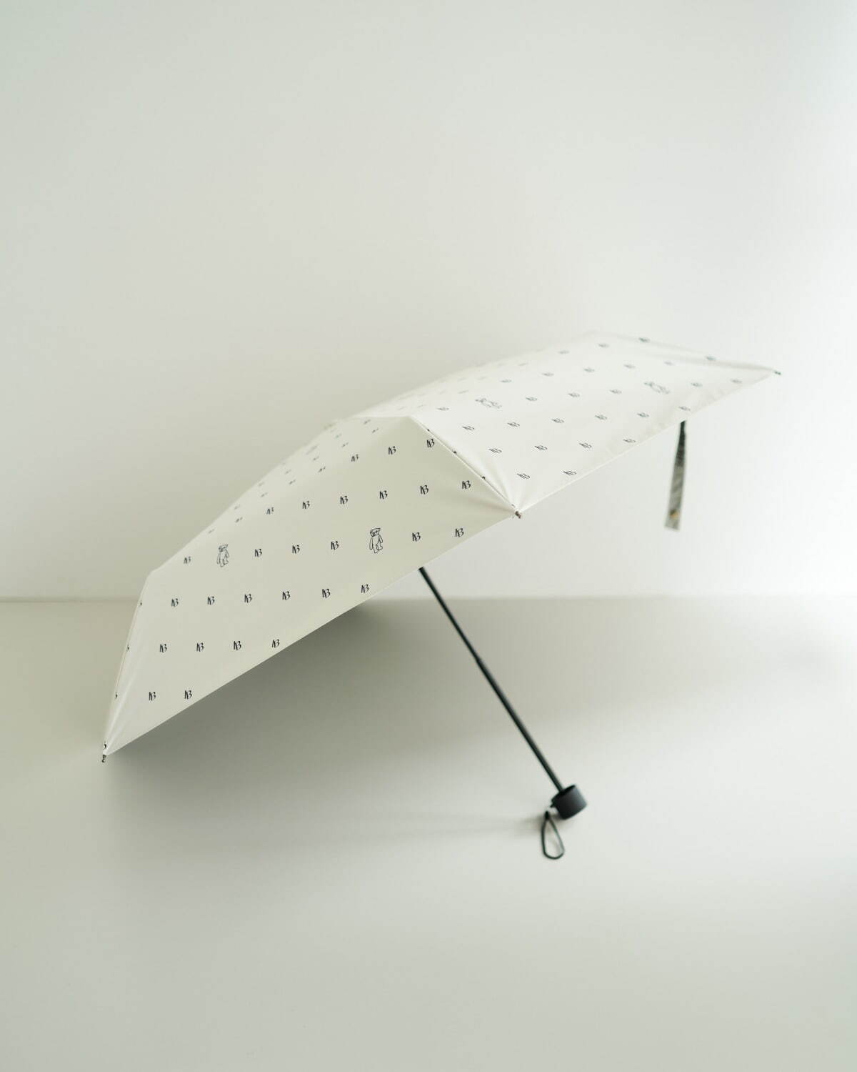 スナイデルやジェラート ピケの折り畳み傘、水彩小花柄やストロベリー柄の晴雨兼用傘｜写真13