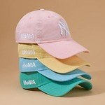 MoMAデザインストア×ニューエラのキャップに“パステルカラー”の新色、両ブランドロゴ入り｜写真1