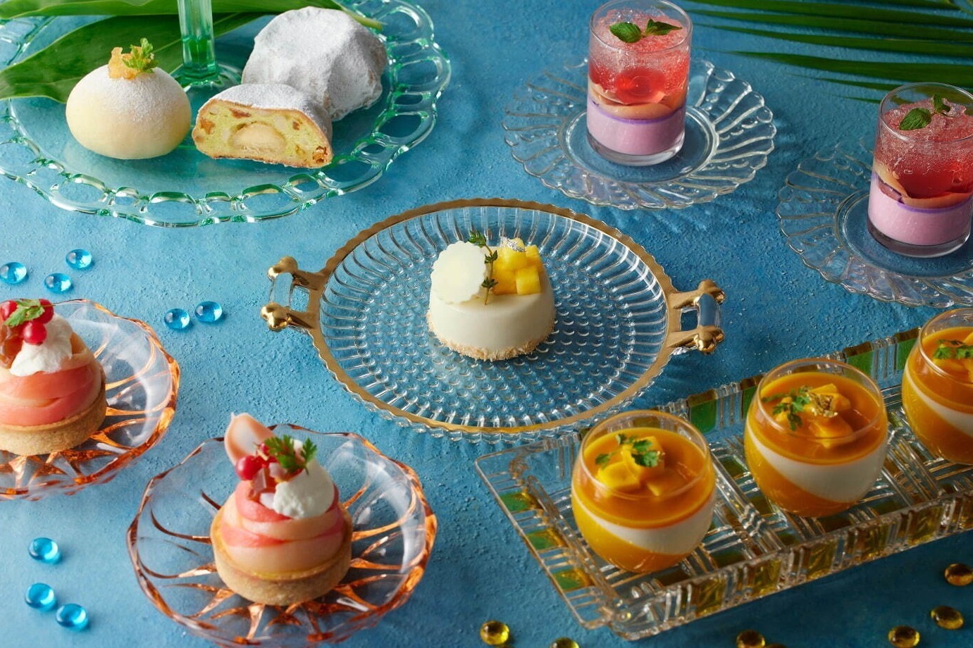 グランドニッコー東京 台場の“夏スイーツ”、ジューシーな桃タルト＆濃厚マンゴープリンなど