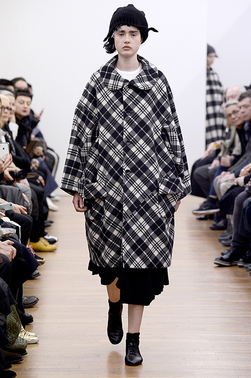 コム デ ギャルソン・コム デ ギャルソン(COMME des GARÇONS COMME des GARÇONS) 2014-15年秋冬ウィメンズコレクション  - 写真32