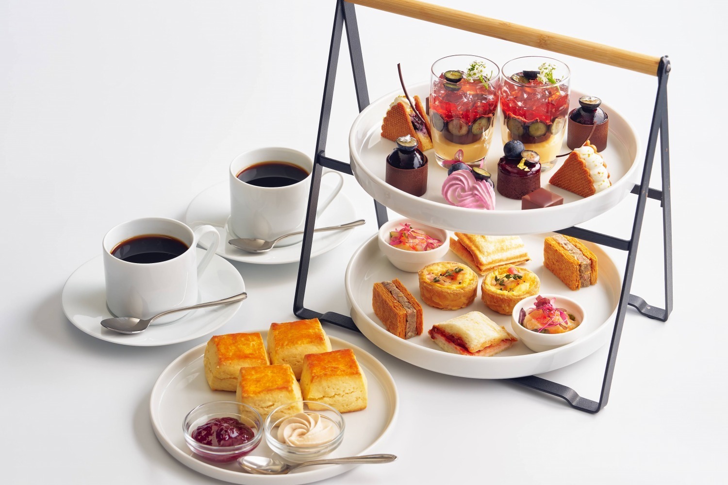 サヴァラン｜ル ショコラ ドゥ アッシュの“ベリーアフタヌーンティー”埼玉で、サヴァランのグラスデザート