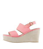 A.P.C.“著名ミュージシャン”から着想したペイズリーシャツ＆厚底サンダル｜写真19