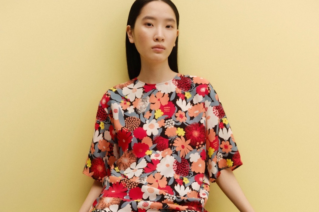 ビッグシルエット｜マリメッコ23年プレフォール新作ウェア、フローラル柄トップス＆ウニッコ柄のレザーバッグなど