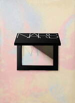 限定品　NARS ナーズ　リフレクティング プリズマティック パウダー　マーブル NARS2022年夏コスメ「マーブル模様」のフェイスパウダー