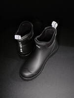 N21×ハンターのコラボレインブーツ、アクセントにピンクベージュのプルタブ｜写真3