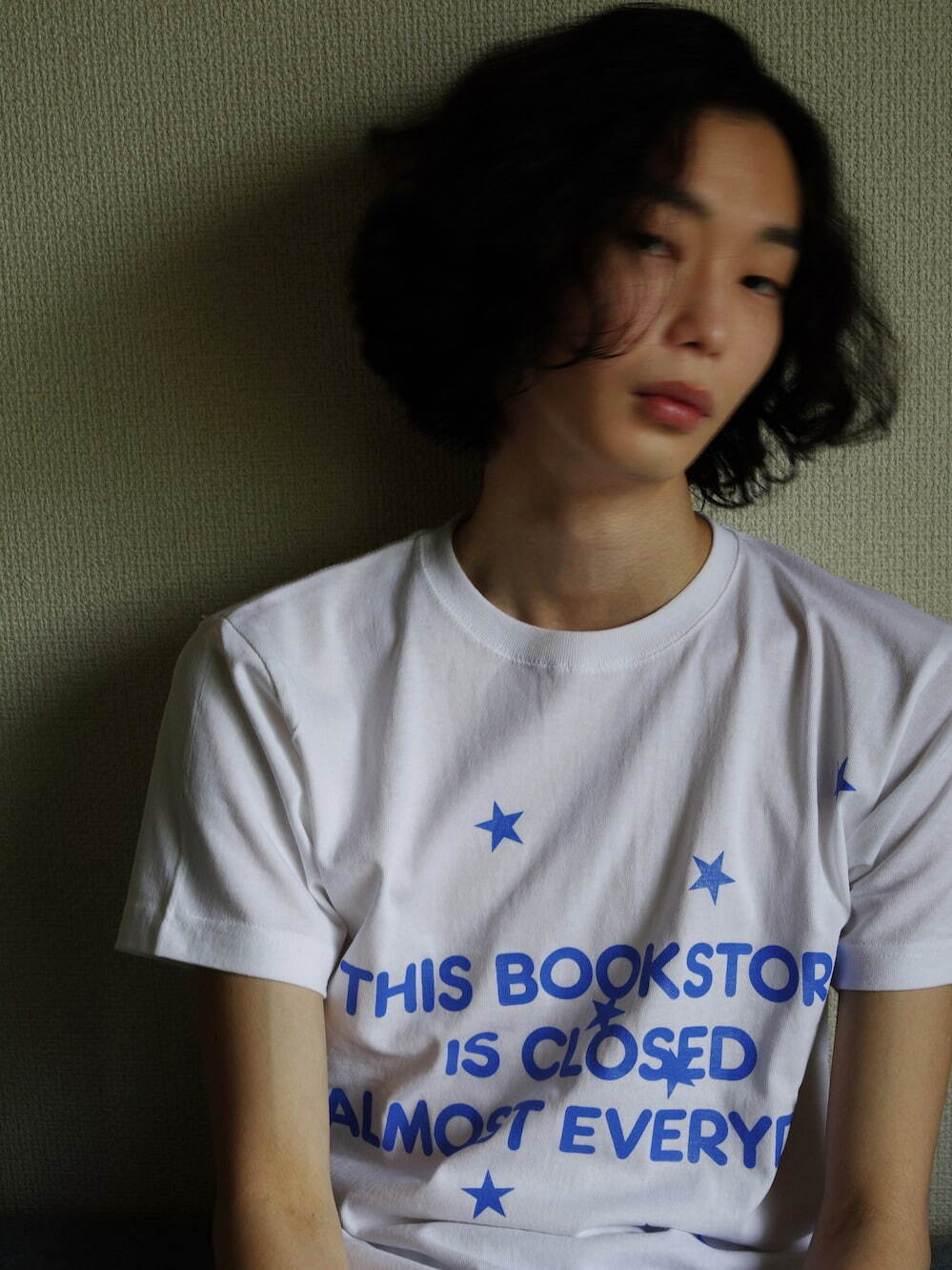 クードス“本屋にまつわるレタリング入り”Tシャツ、東京の書店・フロットサムブックスとコラボ｜写真2